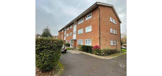 Flat to rent in Harrow, Harrow HA1