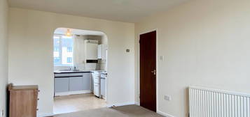 Flat to rent in Russell Street, Swansea SA1