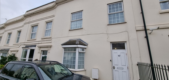 5 bedroom terraced house