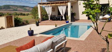 Villa 138 m2 avec piscine,  jardin  et garage