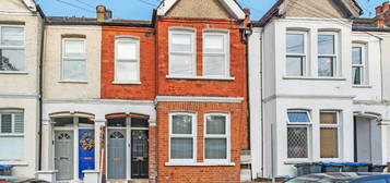 Flat for sale in Byegrove Road, Colliers Wood, London SW19