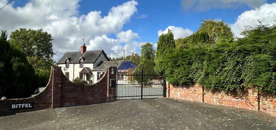 2 bed detached house for sale