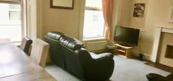 Flat to rent in Clifton Place, Plymouth PL4