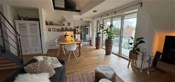 Geschmackvolle, neuwertige 3-Zimmer-Maisonette-Wohnung mit geh. Innenausstattung mit EBK