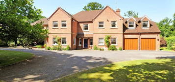 6 bedroom detached house