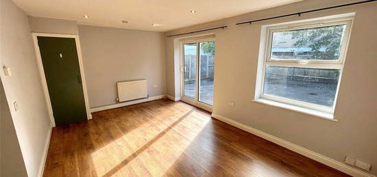 Flat to rent in Palace Grove, Bromley BR1