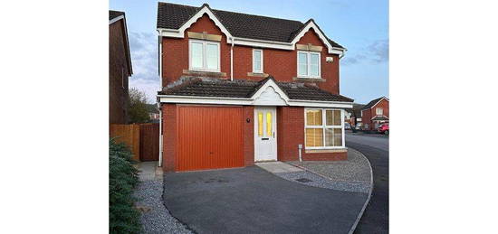 4 bed detached house to rent