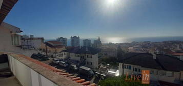 Apartamento T2 com Vista de Mar Junto ao Centro da Ericeira