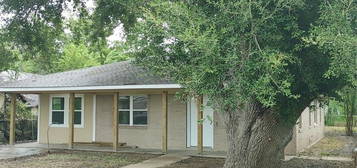 413 3rd St, Van Vleck, TX 77482