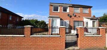 Detached house to rent in Nowell Mount, Leeds, West Yorkshire LS9