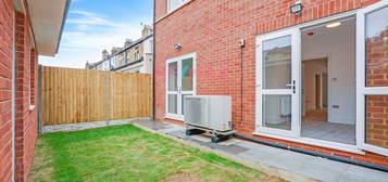 Maisonette to rent in Wellwood Road, Ilford IG3