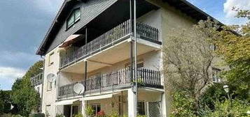 Elegant renovierte Wohnung in 3 FH mit riesigem Balkon