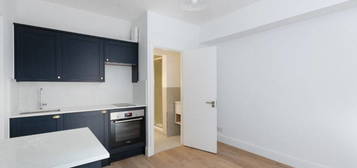 Studio to rent in Cheniston Gardens, Kensington W8