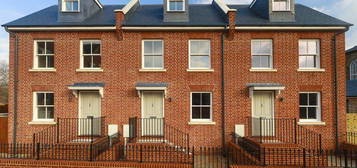 4 bedroom terraced house to rent