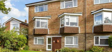 2 bed maisonette for sale