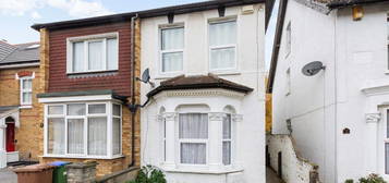 3 bed semi-detached house for sale