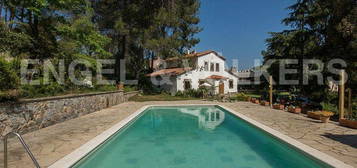 Chalet en Les Fonts, Terrassa