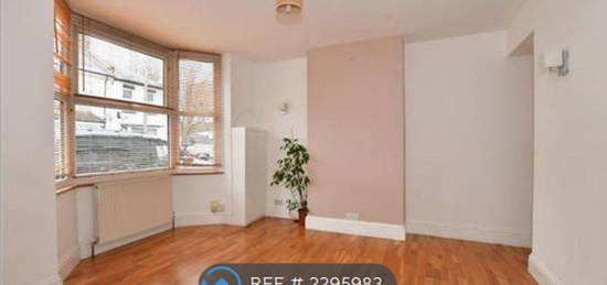 2 bed terraced house to rent