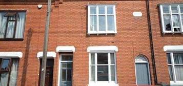 5 bedroom terraced house to rent