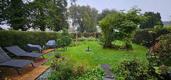 Grand DINAN : Maison fonctionnelle 4 chambres, avec joli jardin au coeur de TADEN, proche école, bord de rance