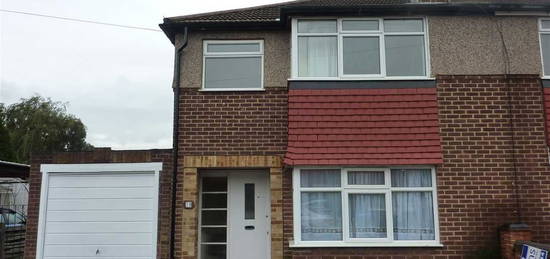 Property to rent in Leyland Avenue, Enfield EN3