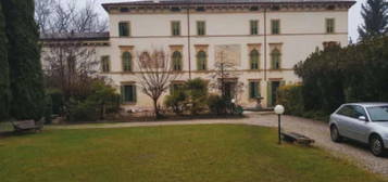 Villa all'asta in via Quar, 12