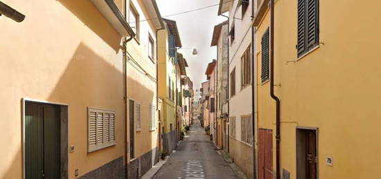 Monolocale via Piastroni, Pietrasanta