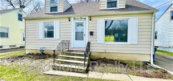 1220 Root Rd, Lorain, OH 44052