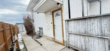 4524 75th St NW UNIT 6, Calgary, AB T3B 2M9