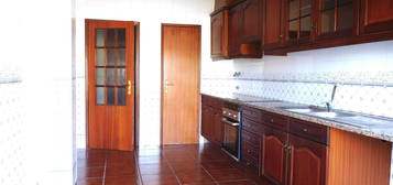 Apartamento T3 / Varandas / Garagem / Sótão / Calvaria de Cima / Leiri