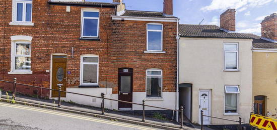 Terraced house to rent in 49 Victoria Street, West Parade LN1