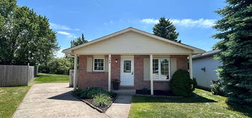 754 Andrew Malcolm Dr, Kincardine, ON N2Z 1M8