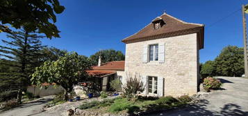 Maison en pierre sur beau terrain