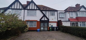 4 bedroom semi-detached house to rent