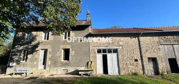 Ancien corps de ferme avec deux granges de 5 pièces à SAINT LEGER LA MONTAGNE (87)