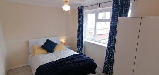 Room to rent in St. Marys Crescent, Stanwell TW19