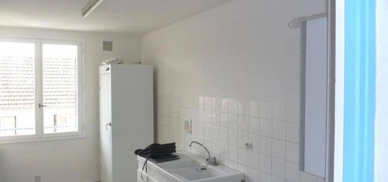 Appartement  à louer, 4 pièces, 2 chambres, 63 m²