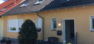 Doppelhaushälfte/ArtMaisonette, groß. Wohnzimmer, 3 Schlafzimmer, gr. Wohnküche, W-D-Bad, Terrasse/Garten/Carport, 120 qm Wohnfl., in Wesseling-Urfeld