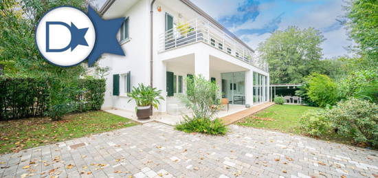 Villa bifamiliare via Galileo Galilei 5/A, Centro, Forte dei Marmi