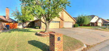 7002 N Spinnaker Ln, Oklahoma City, OK 73116