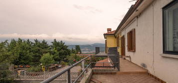 Villa bifamiliare, da ristrutturare, 242 m², Centro, Muggia