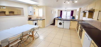 9 bed terraced house to rent