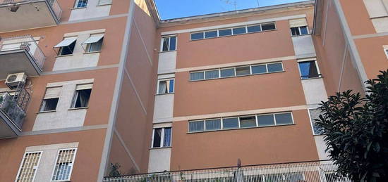 Appartamento in vendita in via Portuense, 660