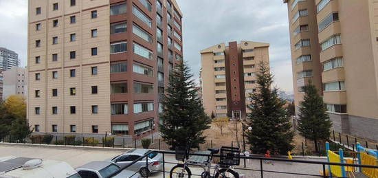 YAAMKENT MERKEZDE 4+1 ARA KAT 165M2 BAKIMLI,KOMBL KRALIK