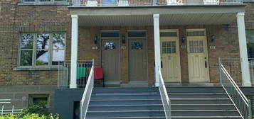 14 Av. Dobie, Mont-Royal, Quebec 