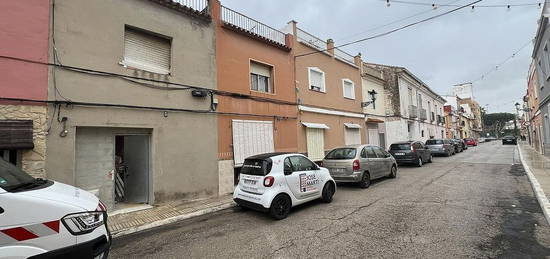 Casa adosada en calle General Castaños en Ayuntamiento - Centro, Alzira