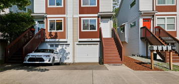 8450 25th Ave SW Unit B, Seattle, WA 98106