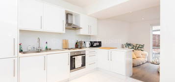 Flat to rent in Parkway, Camden Town NW1