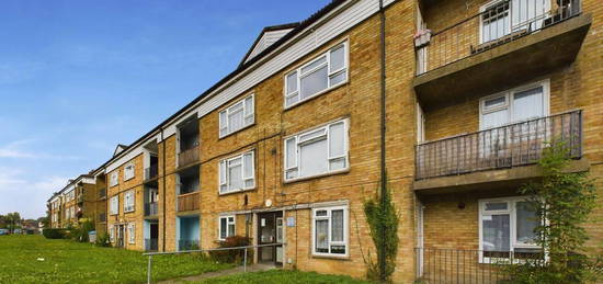 Flat to rent in Everest Way, Hemel Hempstead, Hertfordshire HP2