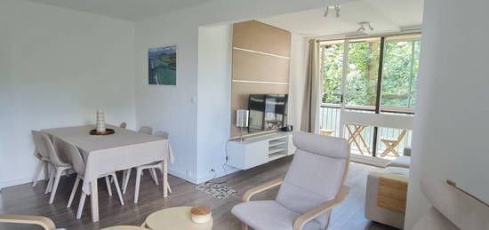 Appartement meublé  à louer, 5 pièces, 3 chambres, 83 m²